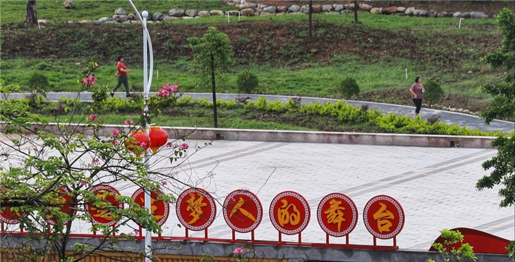清晨，村民群眾在七拱鎮(zhèn)康體公園跑步。（通訊員供圖） (1).jpg